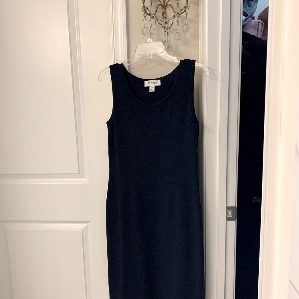Classic St John size 4 sleeveless knit.